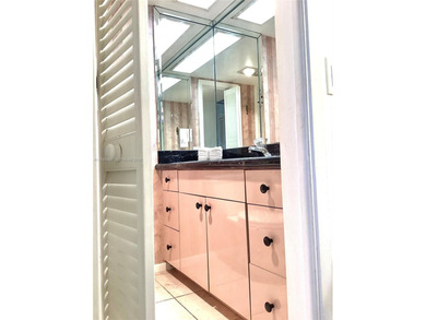 Wonderful and bright, 2 Bed/2 Bath condo located in the highly on Palm-Aire Country Club and Resort - Palms in Florida - for sale on GolfHomes.com, golf home, golf lot