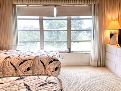 Wonderful and bright, 2 Bed/2 Bath condo located in the highly on Palm-Aire Country Club and Resort - Palms in Florida - for sale on GolfHomes.com, golf home, golf lot