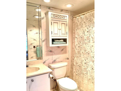 Wonderful and bright, 2 Bed/2 Bath condo located in the highly on Palm-Aire Country Club and Resort - Palms in Florida - for sale on GolfHomes.com, golf home, golf lot