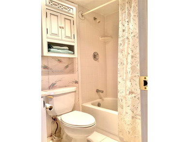 Wonderful and bright, 2 Bed/2 Bath condo located in the highly on Palm-Aire Country Club and Resort - Palms in Florida - for sale on GolfHomes.com, golf home, golf lot
