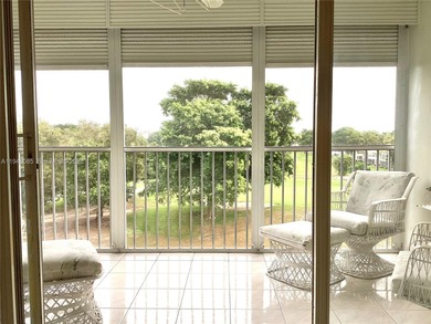 Wonderful and bright, 2 Bed/2 Bath condo located in the highly on Palm-Aire Country Club and Resort - Palms in Florida - for sale on GolfHomes.com, golf home, golf lot