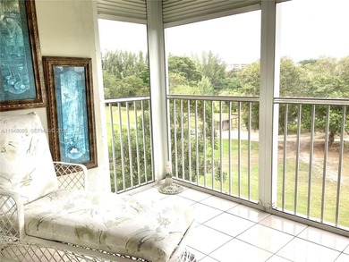 Wonderful and bright, 2 Bed/2 Bath condo located in the highly on Palm-Aire Country Club and Resort - Palms in Florida - for sale on GolfHomes.com, golf home, golf lot