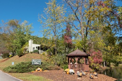 Spectacularly maintained furnished 1 bedroom 1 Bath townhome on Mill Creek Country Club in North Carolina - for sale on GolfHomes.com, golf home, golf lot