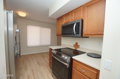 This charming home offers 2 bedrooms, 2 bathrooms, plus a on Pebblebrook Golf Course in Arizona - for sale on GolfHomes.com, golf home, golf lot