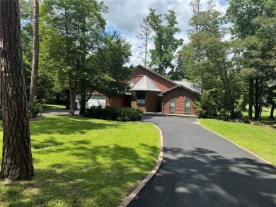 Great curb appeal on this 3BD-3BA Golf Course Home at Holly Lake on Holly Lake Ranch Golf Club in Texas - for sale on GolfHomes.com, golf home, golf lot