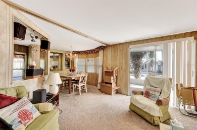 This 1978 home on a premium interior lot is ready for your on Maple Leaf Golf and Country Club in Florida - for sale on GolfHomes.com, golf home, golf lot