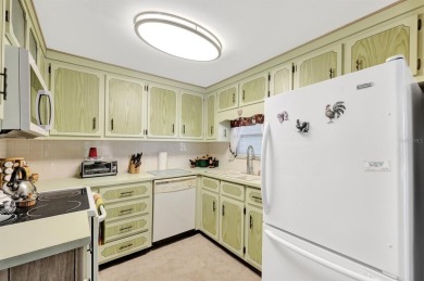 This 1978 home on a premium interior lot is ready for your on Maple Leaf Golf and Country Club in Florida - for sale on GolfHomes.com, golf home, golf lot
