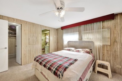 This 1978 home on a premium interior lot is ready for your on Maple Leaf Golf and Country Club in Florida - for sale on GolfHomes.com, golf home, golf lot