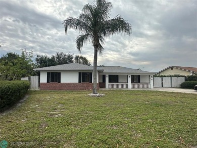 Don't miss this super spacious POOL home!  The inviting layout on Sun n Lake Golf and Country Club in Florida - for sale on GolfHomes.com, golf home, golf lot