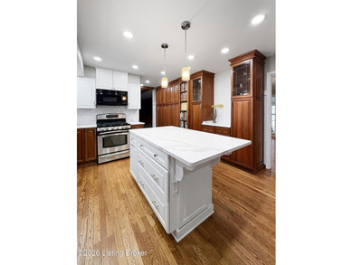 This Beautifully updated 5-bedroom, 4 bath home in the heart of on Hunting Creek Country Club in Kentucky - for sale on GolfHomes.com, golf home, golf lot