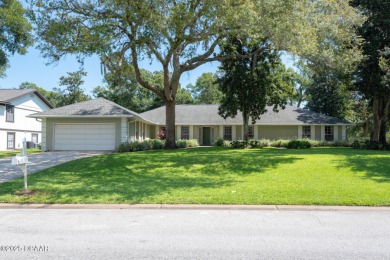 Stunning 3BR/2BA home in the desirable Tomoka Oaks community of on Tomoka Oaks Golf and Country Club in Florida - for sale on GolfHomes.com, golf home, golf lot