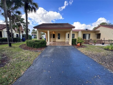 Lovely 2 bed-2 bath Townhouse-Condo in highly desirable Villas on Bonaventure Country Club in Florida - for sale on GolfHomes.com, golf home, golf lot