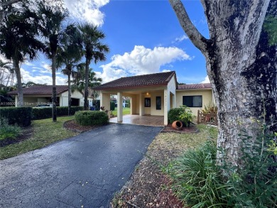 Lovely 2 bed-2 bath Townhouse-Condo in highly desirable Villas on Bonaventure Country Club in Florida - for sale on GolfHomes.com, golf home, golf lot