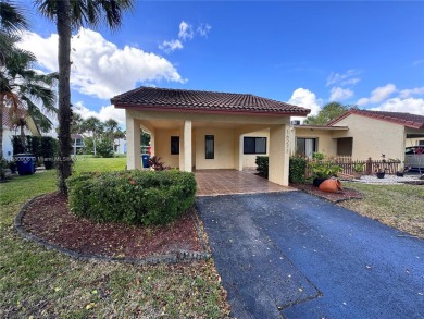 Lovely 2 bed-2 bath Townhouse-Condo in highly desirable Villas on Bonaventure Country Club in Florida - for sale on GolfHomes.com, golf home, golf lot