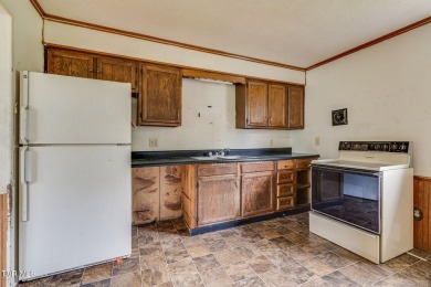 Investment opportunity! This home is loaded with potential. It on Mc Donald Hills Golf Club in Tennessee - for sale on GolfHomes.com, golf home, golf lot