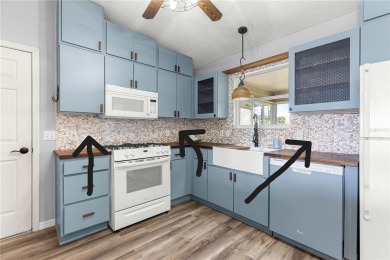 Start living The Villages(R) lifestyle today! Well cared for 2 on The Links of Spruce Creek in Florida - for sale on GolfHomes.com, golf home, golf lot