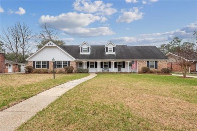 Welcome to this amazing 5 bed 3 bath home in the beautiful on Pinewood Country Club in Louisiana - for sale on GolfHomes.com, golf home, golf lot