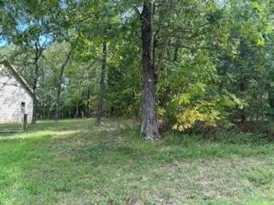 Gorgeous, almost level lot in the prestigious Stonebridge on Ledgestone Country Club and Golf Course in Missouri - for sale on GolfHomes.com, golf home, golf lot