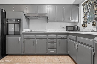 Charming Sun City home in a 55+ community! Enjoy a bright great on Sun City South Golf Course in Arizona - for sale on GolfHomes.com, golf home, golf lot