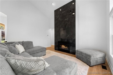 This stunning 3 bedroom, 2.5 bath townhome in Porto Cima has on The Club At Porto Cima in Missouri - for sale on GolfHomes.com, golf home, golf lot