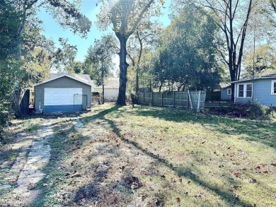 WALKING DISTANCE TO QUERBES  GOLF COURSE***NICE VACANT LOT WITH on Querbes Park Golf Course in Louisiana - for sale on GolfHomes.com, golf home, golf lot