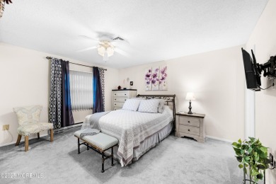 Welcome to this awesome buy in Clearbrook! Enjoy easy living in on Rossmoor Golf Club in New Jersey - for sale on GolfHomes.com, golf home, golf lot