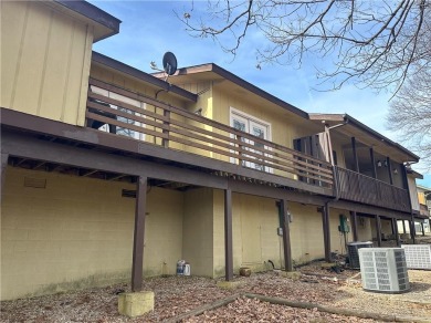 Explore the charm of this 2-bedroom, 1.5-bathroom townhouse on Bella Vista - Metfield Golf Complex and Country Club in Arkansas - for sale on GolfHomes.com, golf home, golf lot