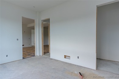 Amazing New Waterfront Home built by Thomas Construction in on The Oaks Golf Course in Missouri - for sale on GolfHomes.com, golf home, golf lot