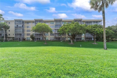 Large 3 Bedroom/ 2.5 Bath Condo W/ Open Floor Plan, Located In on Oaks Country Club in Florida - for sale on GolfHomes.com, golf home, golf lot