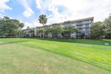 Large 3 Bedroom/ 2.5 Bath Condo W/ Open Floor Plan, Located In on Oaks Country Club in Florida - for sale on GolfHomes.com, golf home, golf lot