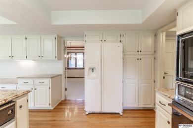 Tim Salzbrenner, M: , tsalzbrenner,   - Enjoy resort-style on Oak Hills Country Club in Nebraska - for sale on GolfHomes.com, golf home, golf lot