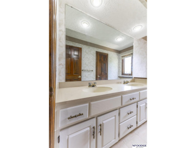 Tim Salzbrenner, M: , tsalzbrenner,   - Enjoy resort-style on Oak Hills Country Club in Nebraska - for sale on GolfHomes.com, golf home, golf lot