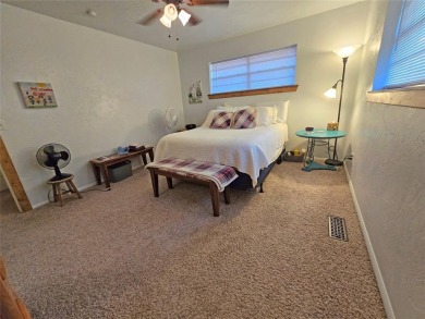 Paradise in the heart of OKC!  This charming 3 bed, 2 bath home on Lake Hefner Golf Club in Oklahoma - for sale on GolfHomes.com, golf home, golf lot