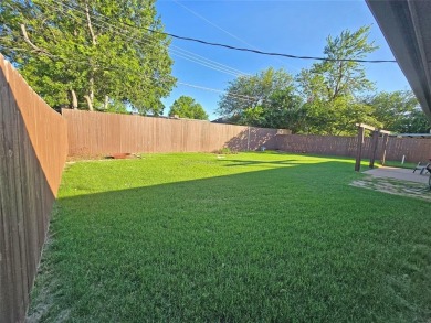 Paradise in the heart of OKC!  This charming 3 bed, 2 bath home on Lake Hefner Golf Club in Oklahoma - for sale on GolfHomes.com, golf home, golf lot