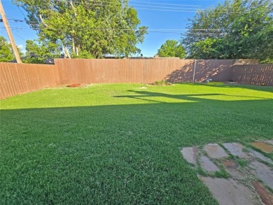 Paradise in the heart of OKC!  This charming 3 bed, 2 bath home on Lake Hefner Golf Club in Oklahoma - for sale on GolfHomes.com, golf home, golf lot