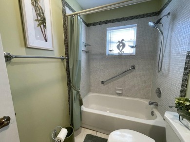 BIG PRICE ADJUSTMENT!  Well-maintained 2 bed/2 bath condo in on Kings Point Golf -Flanders Way in Florida - for sale on GolfHomes.com, golf home, golf lot