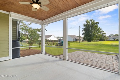 LOOKING FOR A NEW HOME FOR THE HOLIDAYS?! Up to a $6,000 choose on Topsail Green Golf Club in North Carolina - for sale on GolfHomes.com, golf home, golf lot