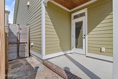 LOOKING FOR A NEW HOME FOR THE HOLIDAYS?! Up to a $6,000 choose on Topsail Green Golf Club in North Carolina - for sale on GolfHomes.com, golf home, golf lot