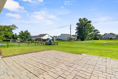 LOOKING FOR A NEW HOME FOR THE HOLIDAYS?! Up to a $6,000 choose on Topsail Green Golf Club in North Carolina - for sale on GolfHomes.com, golf home, golf lot