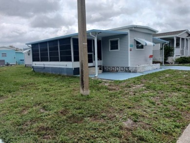 Charming 2 bedroom/2 bath split floor plan with furnished on Sara Bay Country Club in Florida - for sale on GolfHomes.com, golf home, golf lot