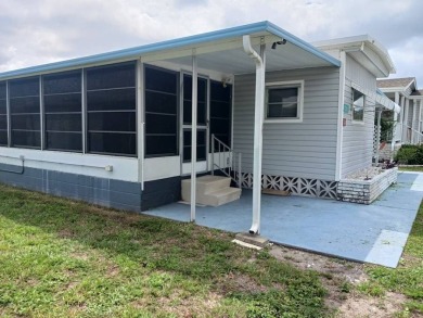 Charming 2 bedroom/2 bath split floor plan with furnished on Sara Bay Country Club in Florida - for sale on GolfHomes.com, golf home, golf lot