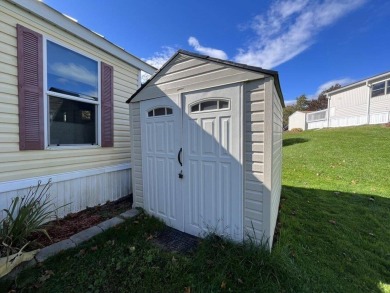 This well-maintained, fully-furnished, 1-bedroom, 1-bathroom on Apple Island Golf Course At Apple Island Resort in Vermont - for sale on GolfHomes.com, golf home, golf lot