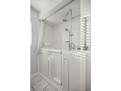 Amazing and spacious 2-bedroom, 2-bathroom home in the highly on Ocala Palms Golf and Country Club in Florida - for sale on GolfHomes.com, golf home, golf lot