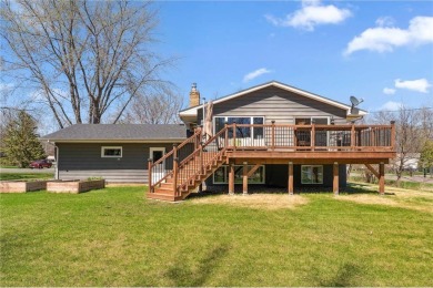 Absolutely meticulously maintained split entry home on corner, 0 on Forest Hills Golf Club in Minnesota - for sale on GolfHomes.com, golf home, golf lot