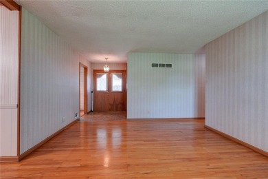 Spacious 3 Bedroom, 3 Bath Ranch Home with 4 Season Sun Room on Royal Meadows Golf Course in Missouri - for sale on GolfHomes.com, golf home, golf lot