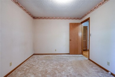 Spacious 3 Bedroom, 3 Bath Ranch Home with 4 Season Sun Room on Royal Meadows Golf Course in Missouri - for sale on GolfHomes.com, golf home, golf lot