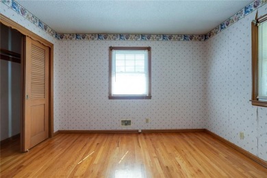 Spacious 3 Bedroom, 3 Bath Ranch Home with 4 Season Sun Room on Royal Meadows Golf Course in Missouri - for sale on GolfHomes.com, golf home, golf lot