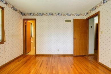 Spacious 3 Bedroom, 3 Bath Ranch Home with 4 Season Sun Room on Royal Meadows Golf Course in Missouri - for sale on GolfHomes.com, golf home, golf lot