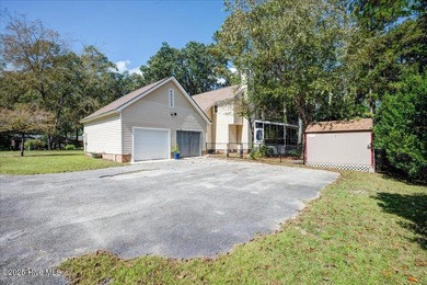 Motivated sellers offering $5,000 buyer incentive! Welcome to on River Bend Golf and Country Club in North Carolina - for sale on GolfHomes.com, golf home, golf lot