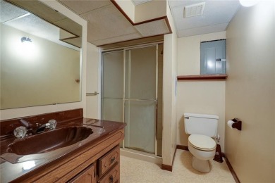Spacious 3 Bedroom, 3 Bath Ranch Home with 4 Season Sun Room on Royal Meadows Golf Course in Missouri - for sale on GolfHomes.com, golf home, golf lot